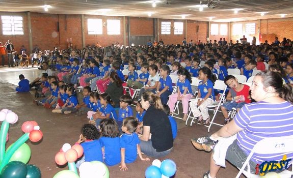 Alunos da rede municipal de ensino participam do Projeto Livro Vivo
