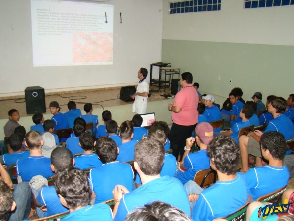 Palestra para alunos na faixa etária de 13 a 17 anos