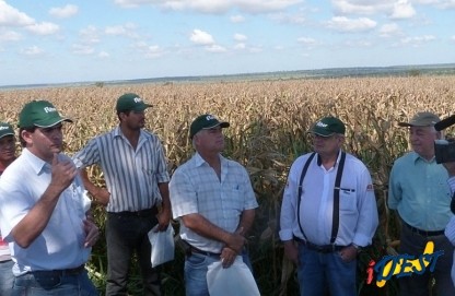 Prefeito Marcelo Duailibi participou do dia de campo
