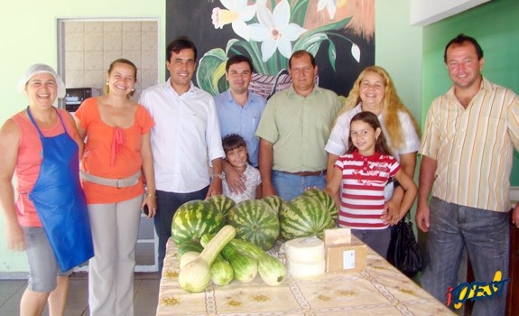 Entrega de alimentos do PAA, parceria da Conab com Prefeitura Municipal