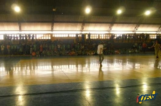 Público assistindo a peça