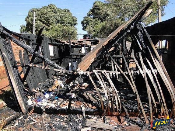 Estado da casa após o incêndio