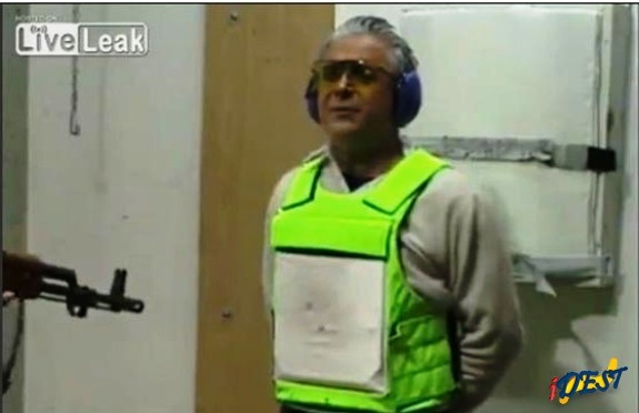 Imagem do vídeo mostra homem servindo de alvo humano para atirador