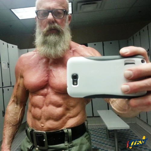 Usuário postou foto de senhor de 60 anos com físico bem definido