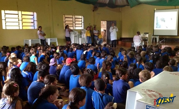 Palestra realizada pela equipe da Saúde em escola