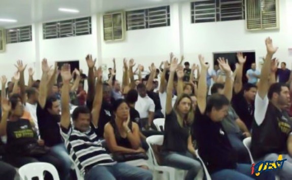 Policiais rejeitam proposta do governo e greve continua