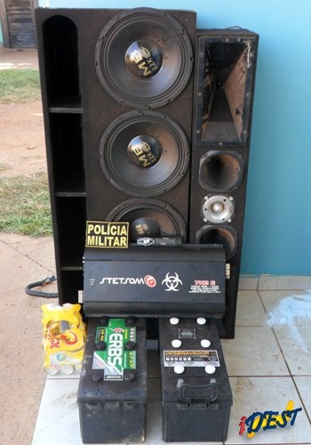 Equipamentos de som apreendidos pela PM.