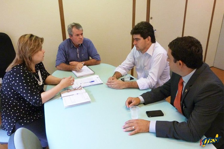 Secretária de saúde do Estado com prefeito Marcelo Duailibi, e deputado.