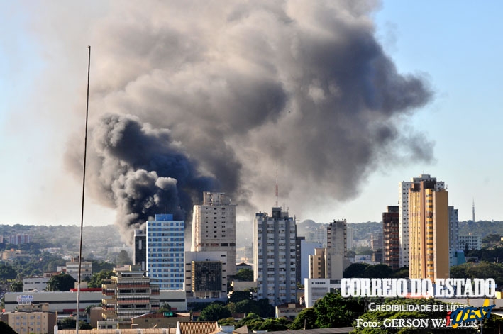 Chamas podem ser vistas a quilômetros de distância
