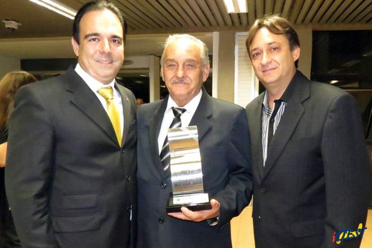 Empresário Luiz Montagna ao centro.