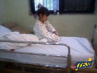 Pequena Emily no Hospital em São Paulo