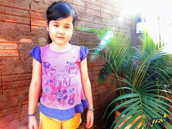 Emily Cristine de cinco anos
