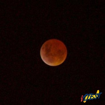 Lua aparece avermelhada em eclipse observado em Guarulhos em 2007.
