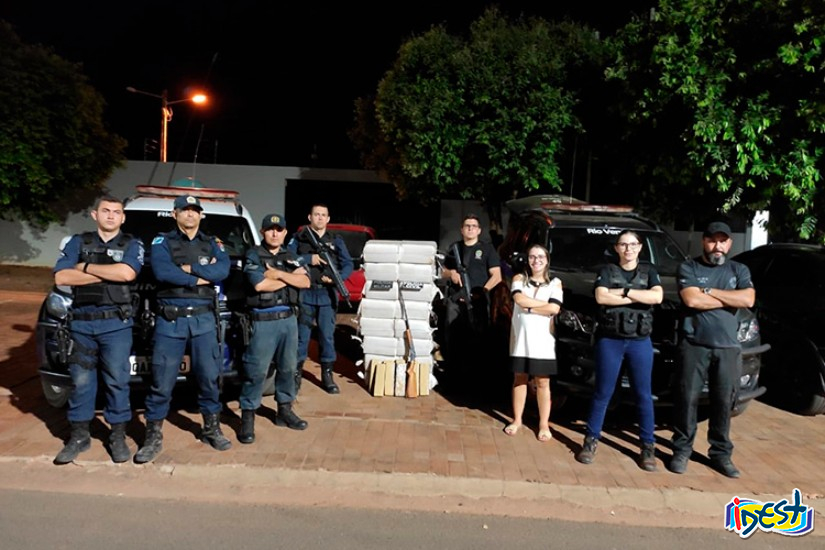 Equipes das Polícias Civil e Militar após apreensão de entorpecente.