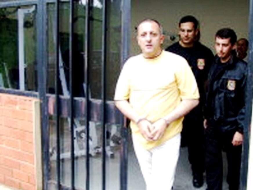 Ney Machado em rara foto, quando chegava para audiência em Passo Fundo, em 2005
