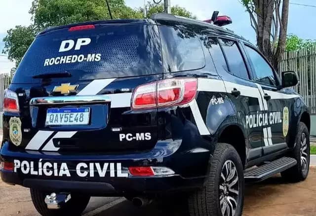 Viatura da delegacia de Rochedo onde caso foi registrado.