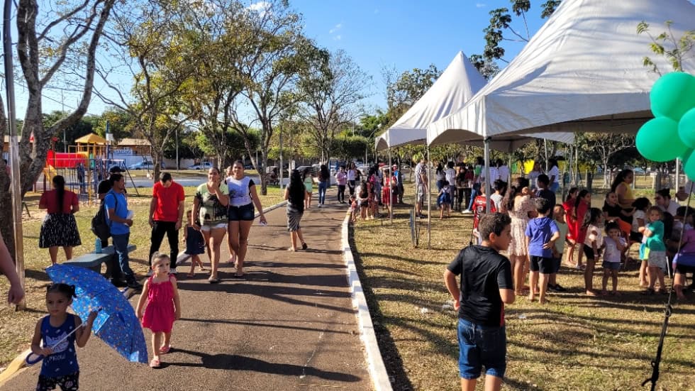 Famílias reúnidas no Dia de Cooperar realizado em São Gabriel do Oeste no ano de 2024.