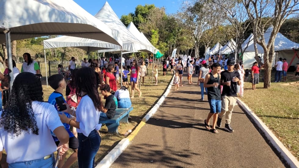 População reúnidas no Dia de Cooperar realizado em São Gabriel do Oeste no ano de 2024. 