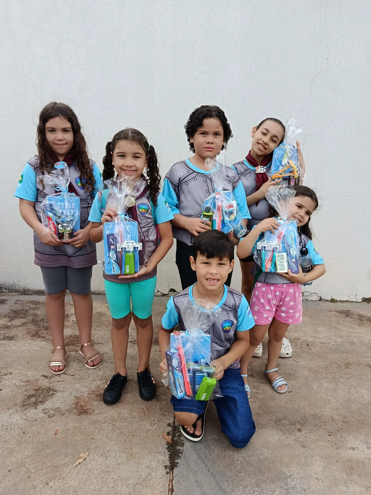 Entrega de kits de higiene na Alac.
