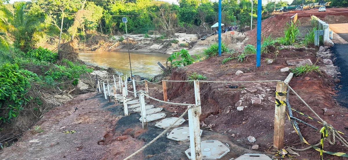 Passadeira para pedestres foi instalada pelo Exército no local.