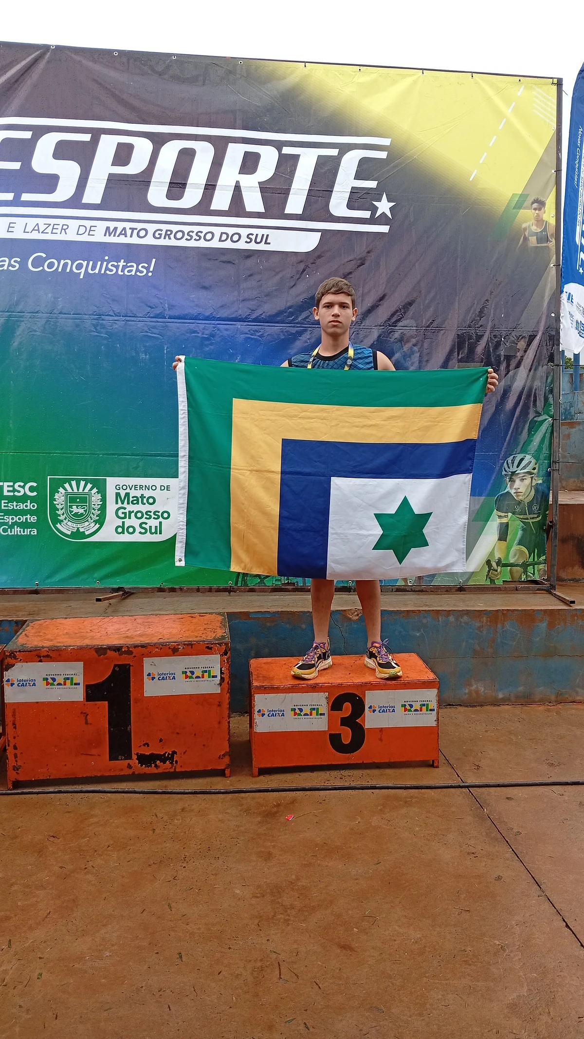 Enzo conquistou terceiro lugar no lançamento de disco.