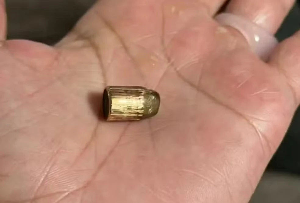 Disparo de arma de fogo atravessou o telhado da residência em Campo Grande.