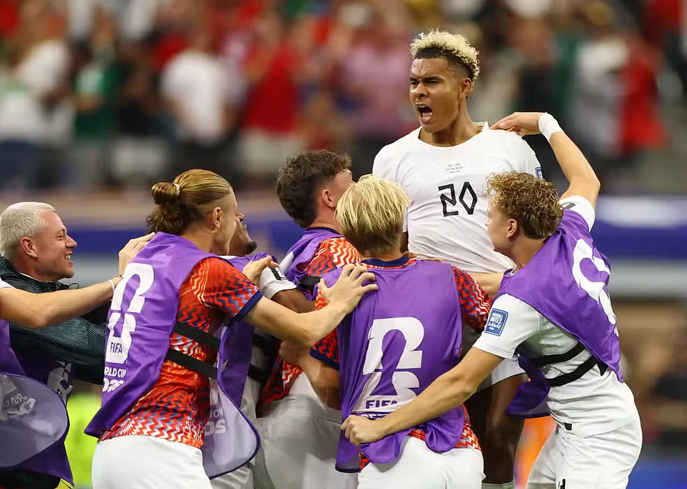 Nusa acertou um belo chute no ângulo e marcou o primeiro gol da Noruega contra a Costa do Marfim.
