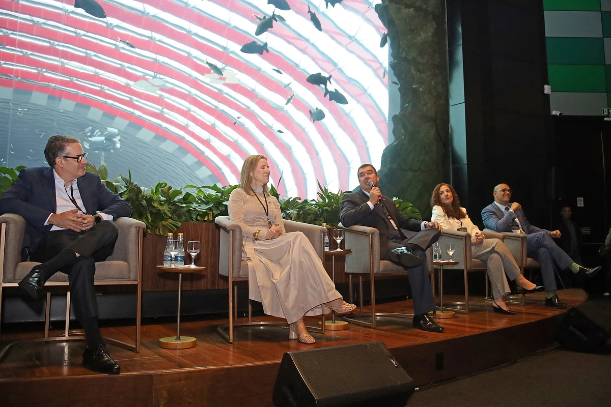 Governador Eduardo Riedel durante discurso na Reunião Estratégica Regional P3C.