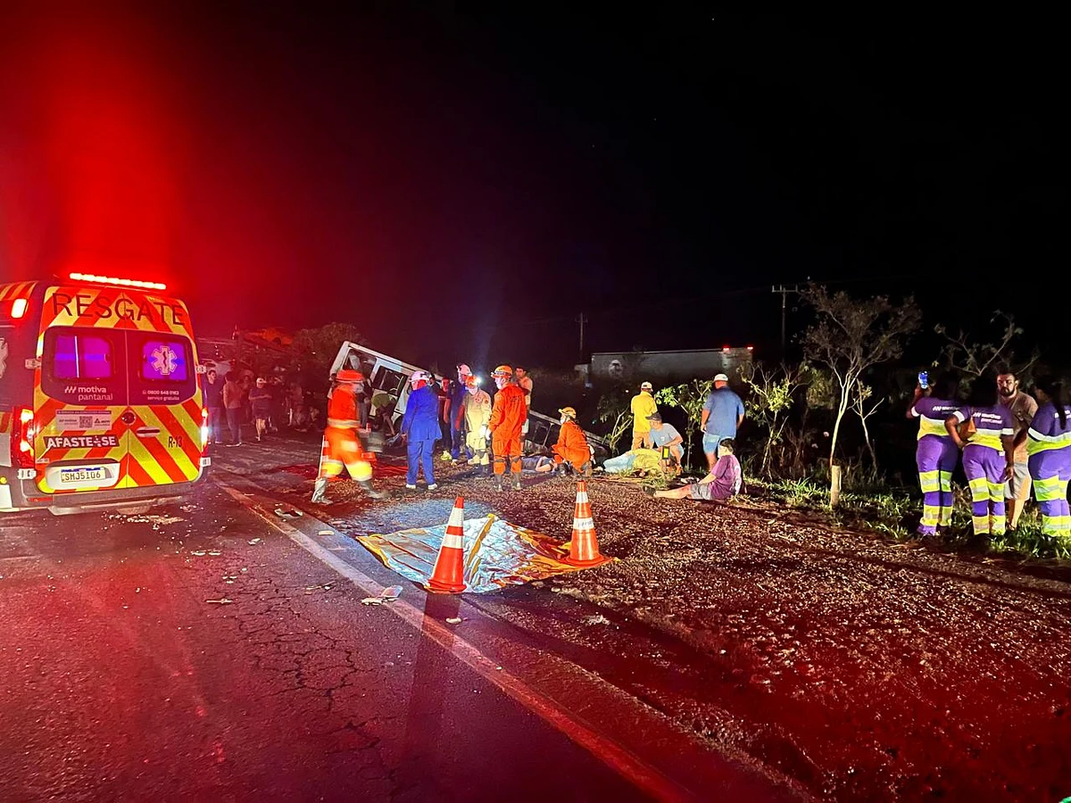 Acidente na BR-163, saída do Núcleo Indústrial Sul, São Gabriel do Oeste.