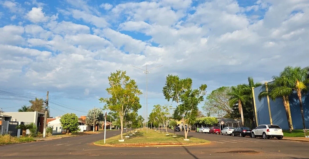 Manhã com muitas nuvens em São Gabriel do Oeste.