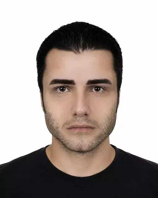 Retrato falado do suspeito foi divulgado pela Polícia Civil, que pede ajuda da população para identificá-lo. Informações podem ser repassadas com sigilo.