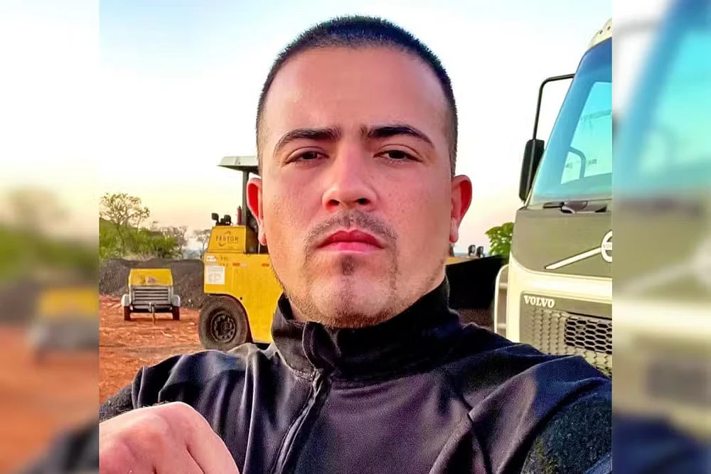 Jonatan Cesar de Azambuja, de 29 anos, morreu após cair de embarcação.