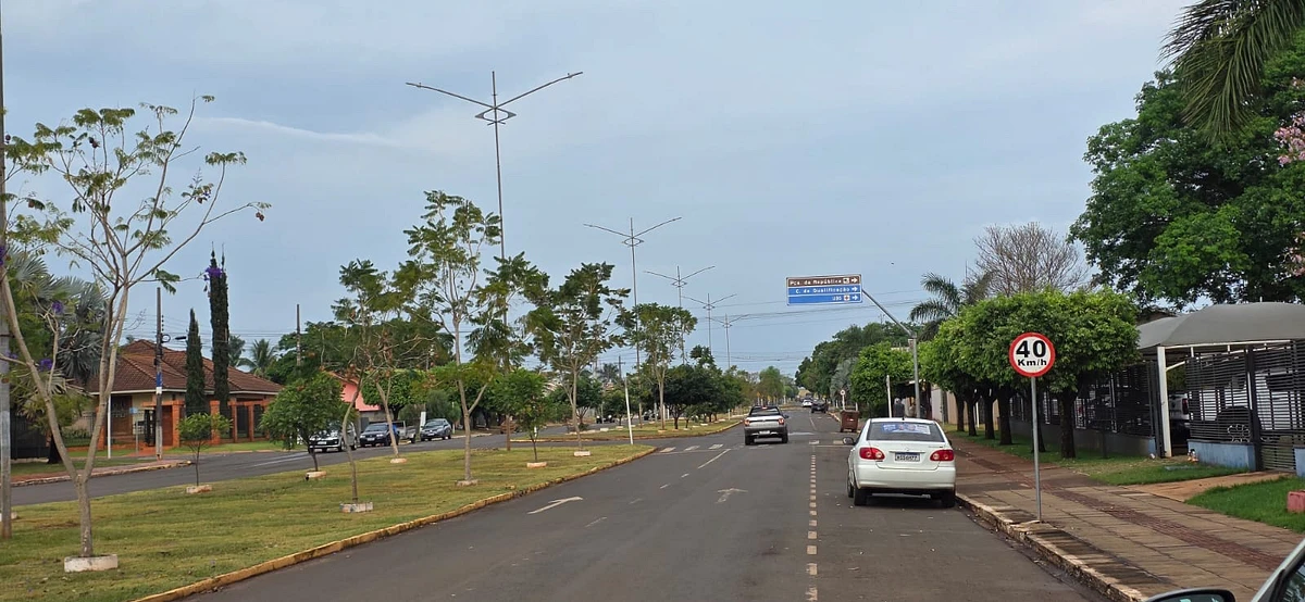 Após chuva durante a madrugada, São Gabriel do Oeste tem manhã de céu nublado nesta terça-feira.