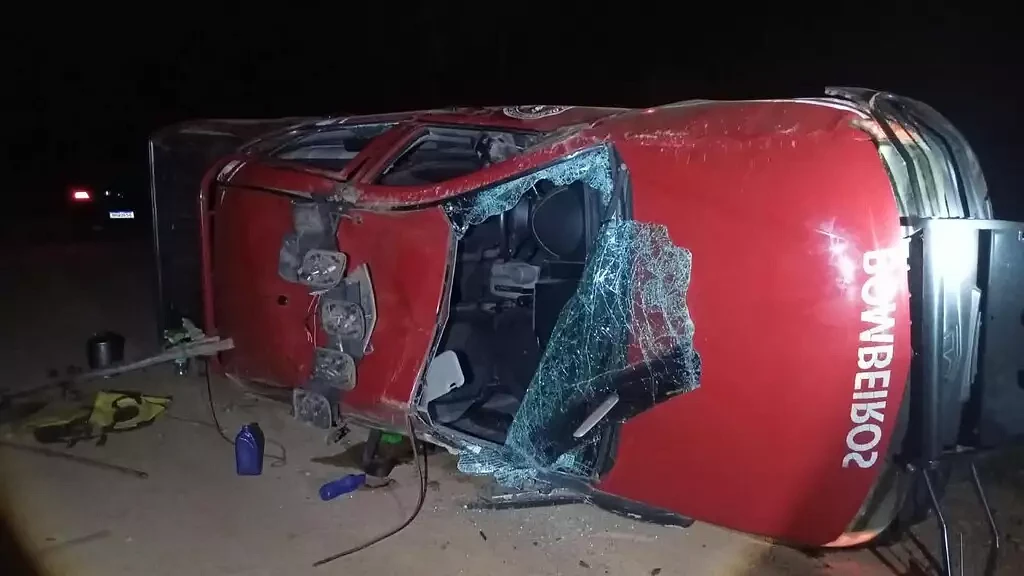 Viatura ficou destruída após o acidente durante o deslocamento para a ocorrência.