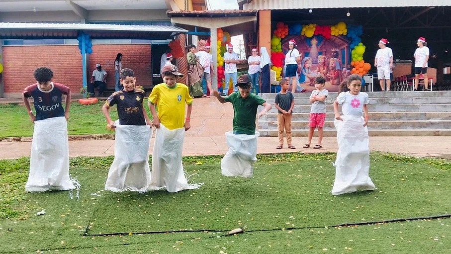 A organização está arrecadando brinquedos, doces e outros itens que possam contribuir para a realização do evento. 