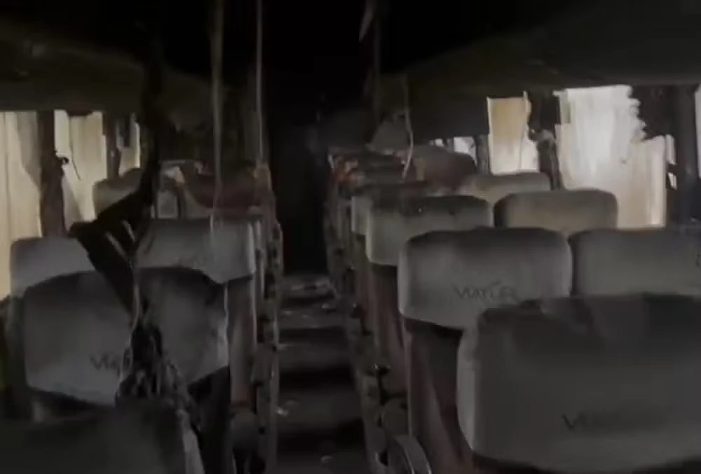 Ônibus pega fogo durante viagem e passageiro suspeito de incêndio acaba preso em MS.