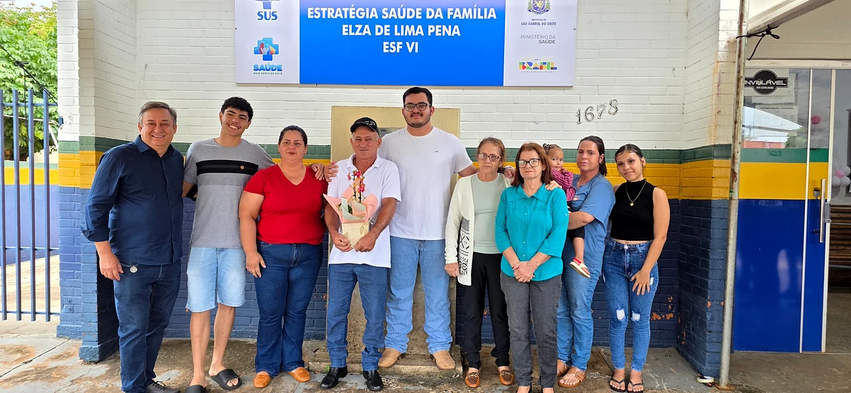 Familiares presentes e prefeito Leocir Montagna.