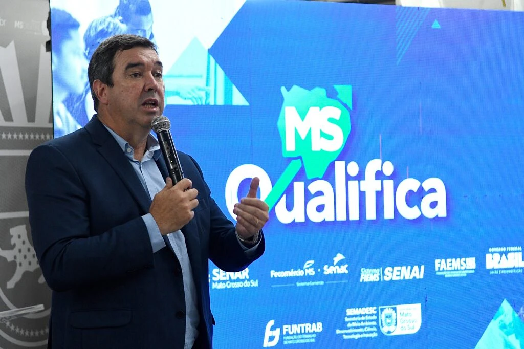 Governador Eduardo Riedel durante lançamento do programa MS Qualifica.